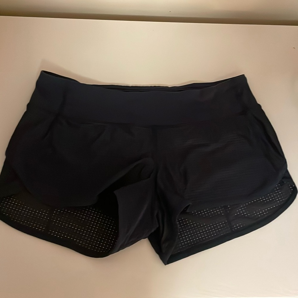 Lululemon Speed Up Low Rise Mesh Shorts 2.5”